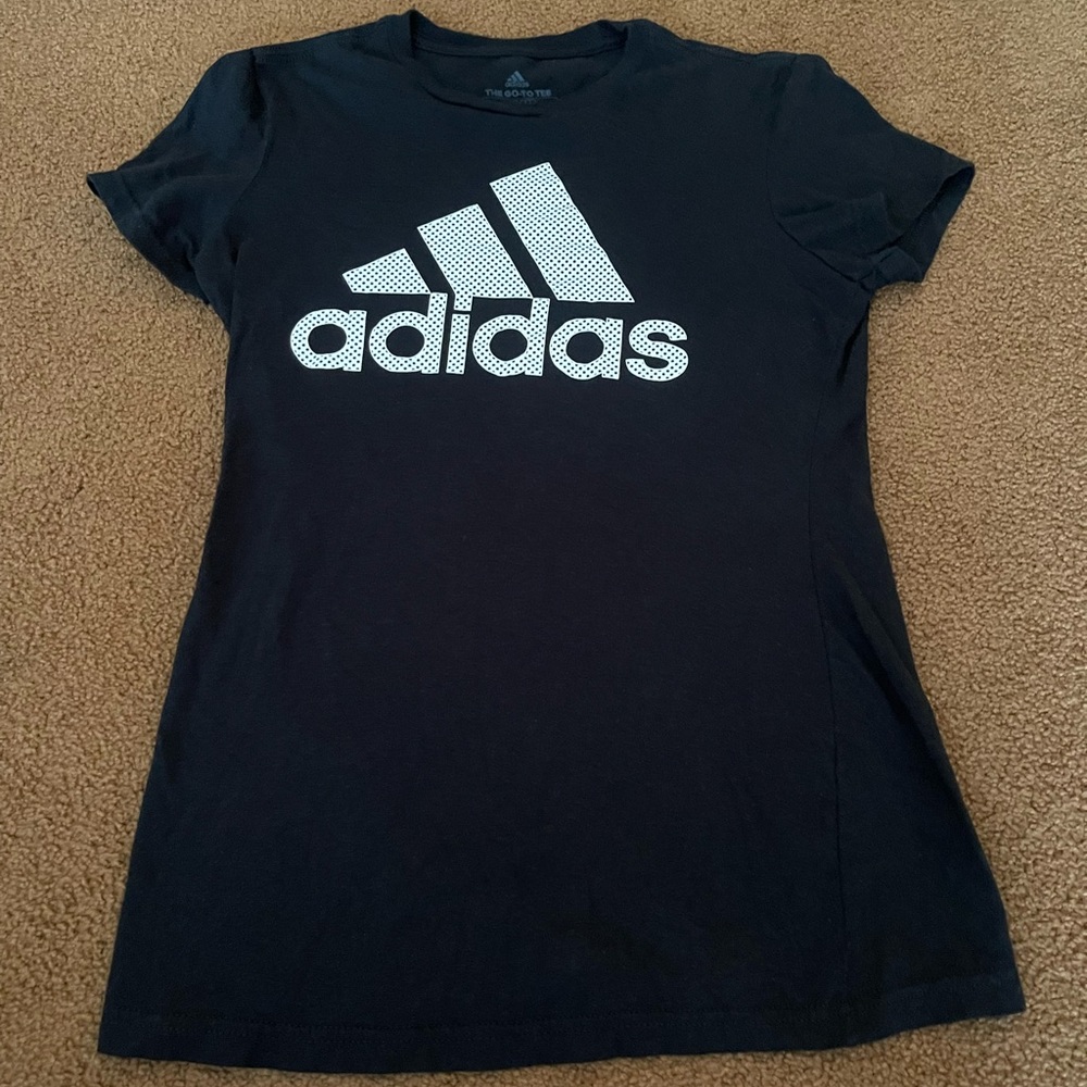 Adidas black go to tee short sleeved XS